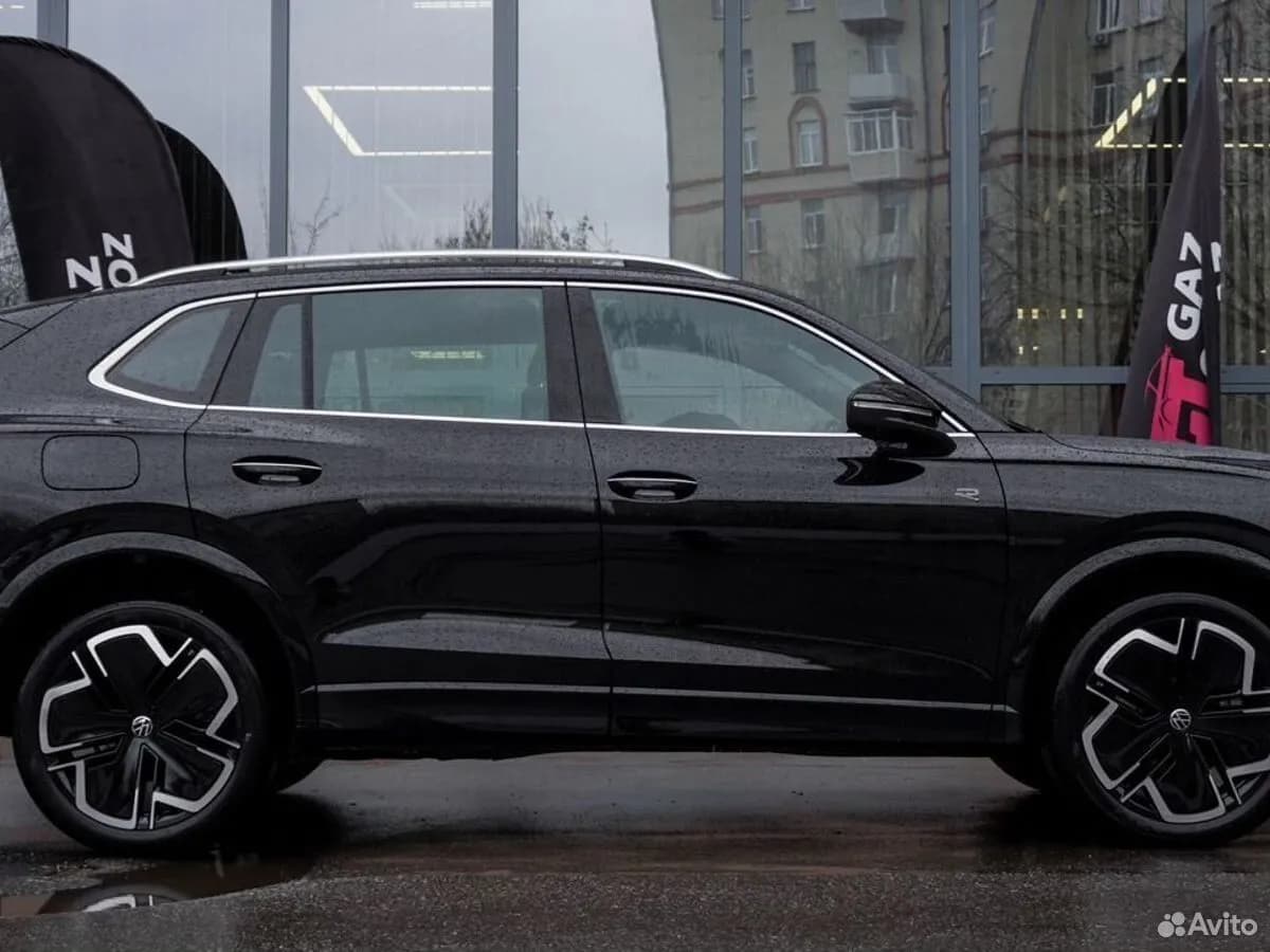 Volkswagen Tiguan L — фото 7