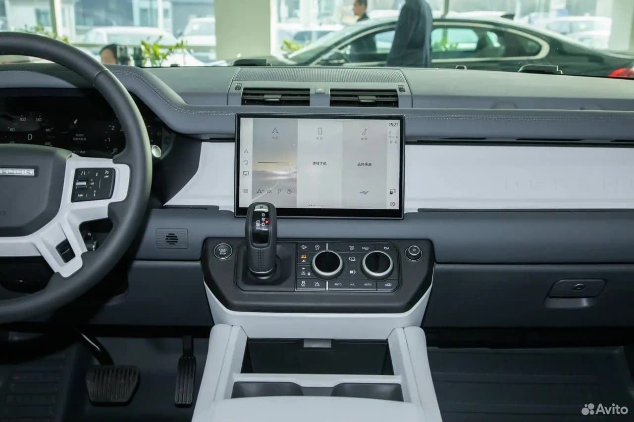 Land Rover Defender — фото 10