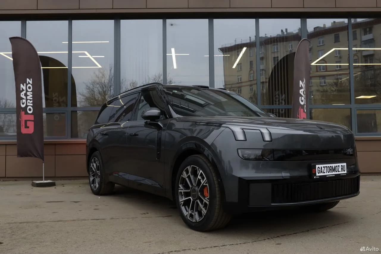 Lynk & Co 900 2.0hyb 4WD AT (734 л.с.) 2025 г. 7 км