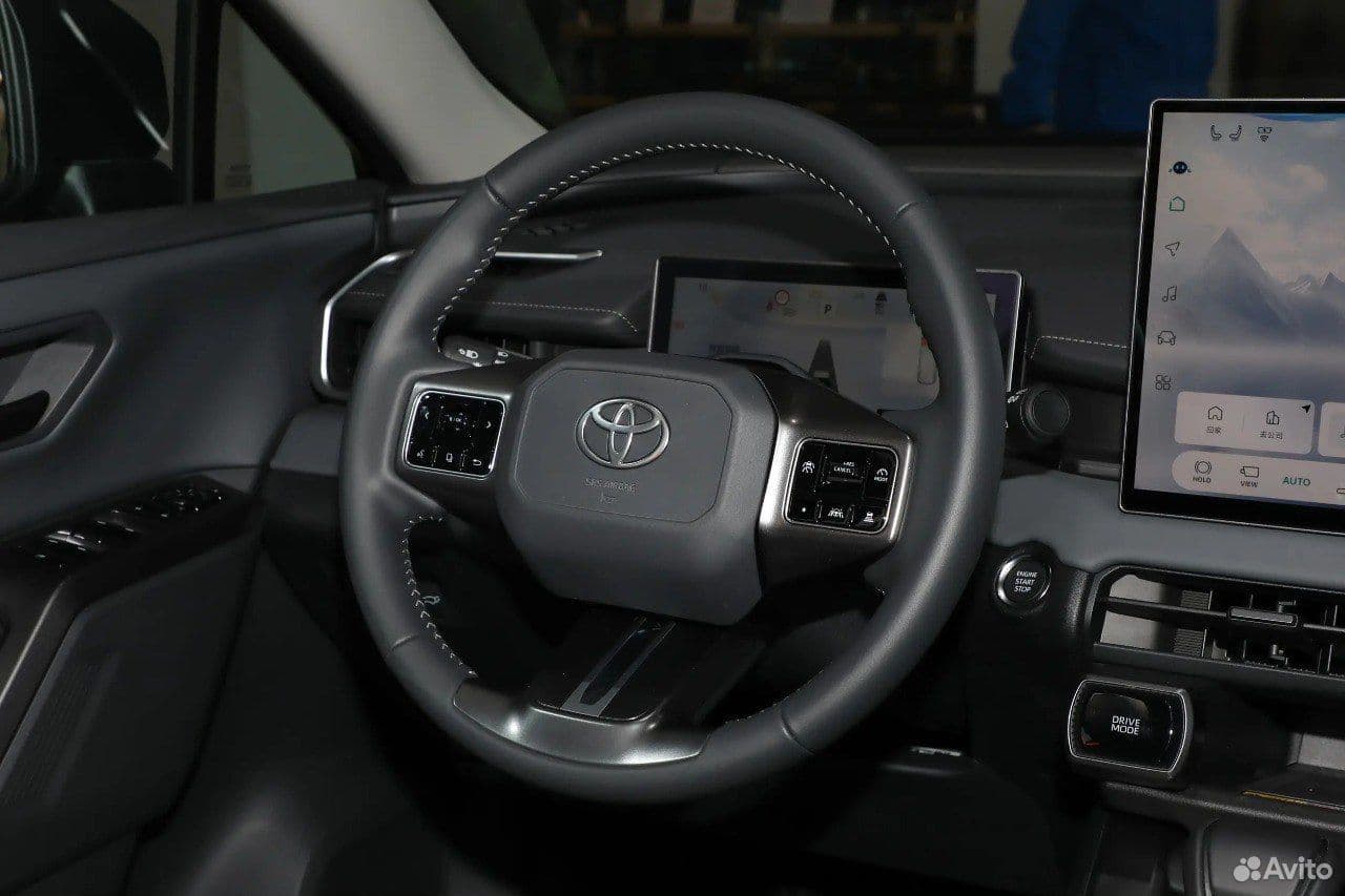 Toyota RAV4 — фото 12