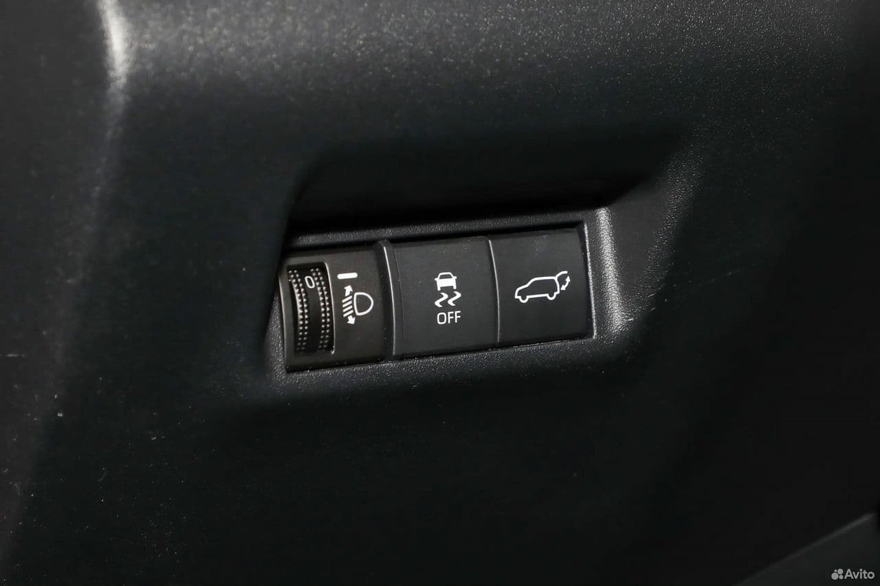 Toyota RAV4 — фото 11