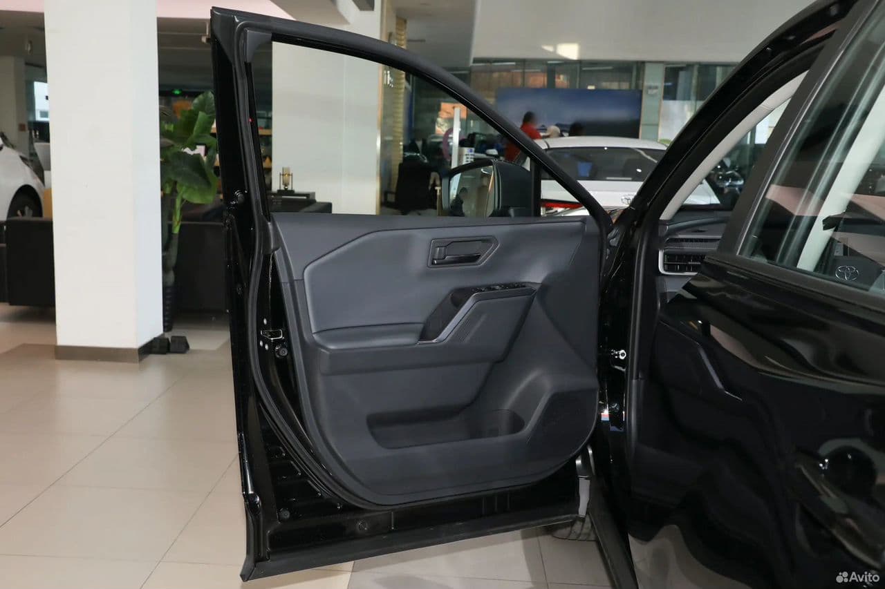 Toyota RAV4 — фото 15