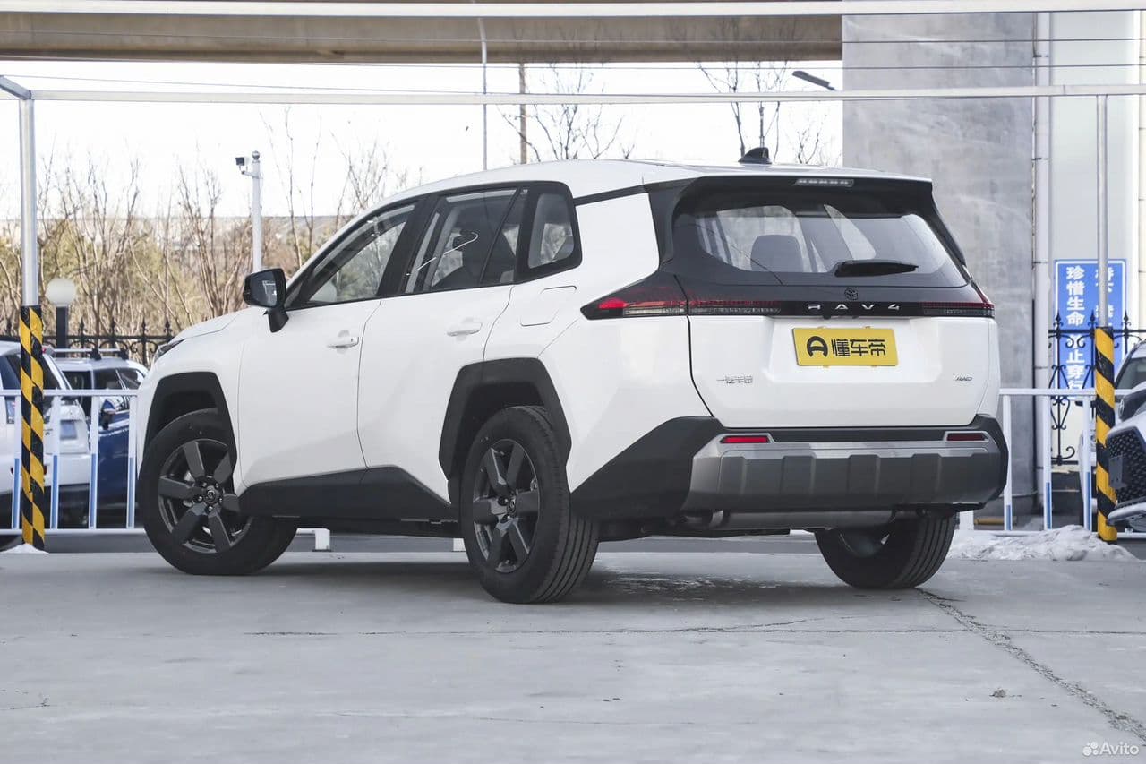 Toyota RAV4 — фото 5