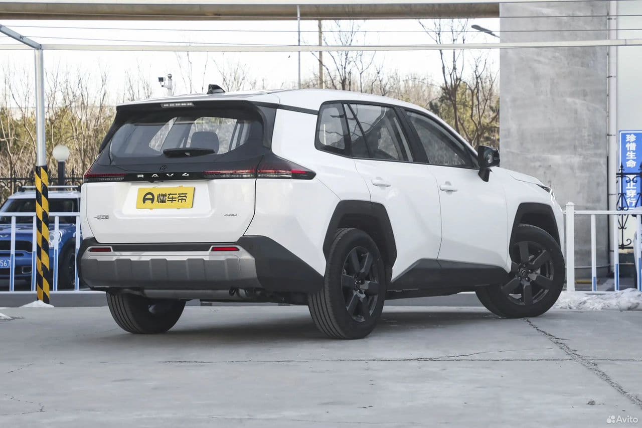 Toyota RAV4 — фото 7