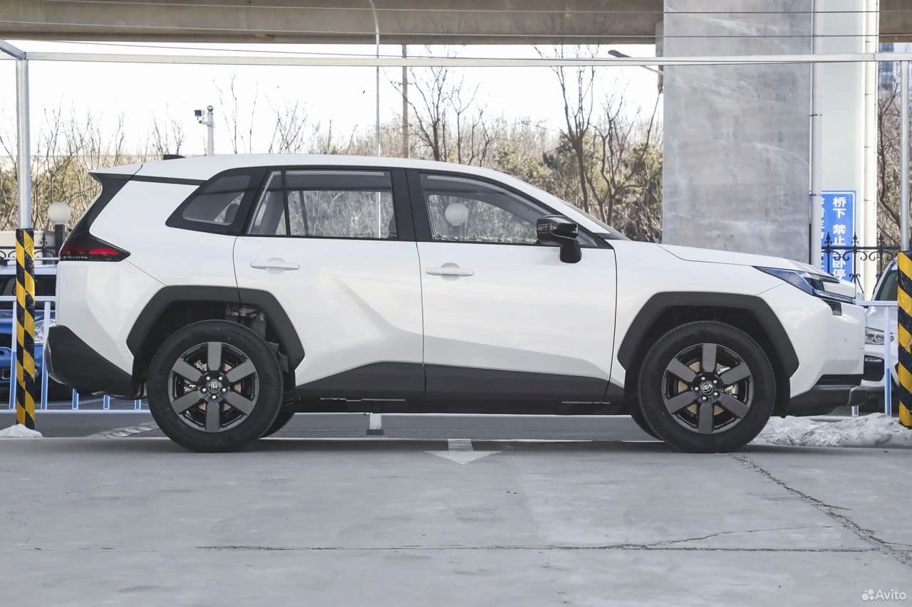 Toyota RAV4 — фото 8