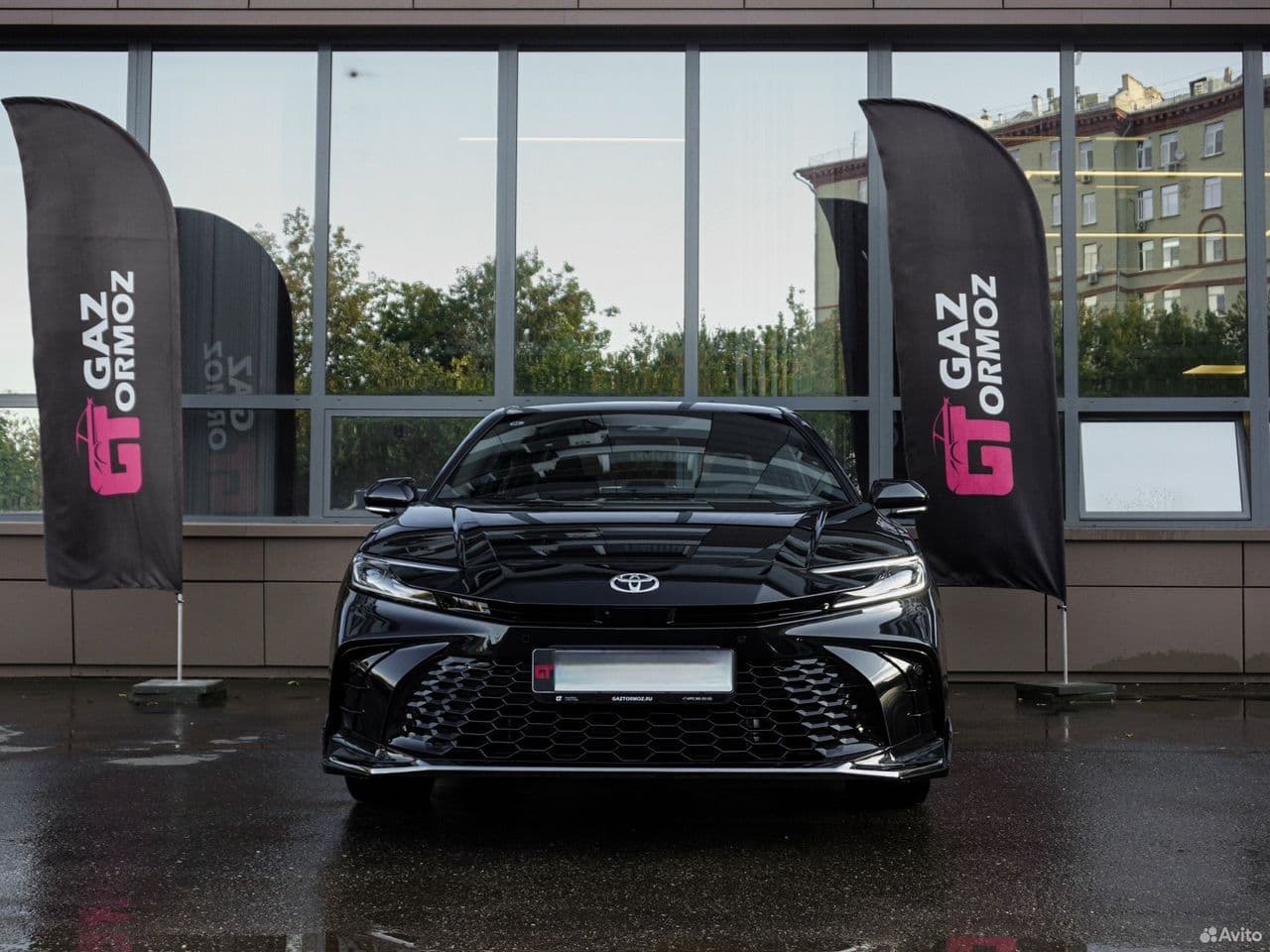 Toyota Camry — фото 2
