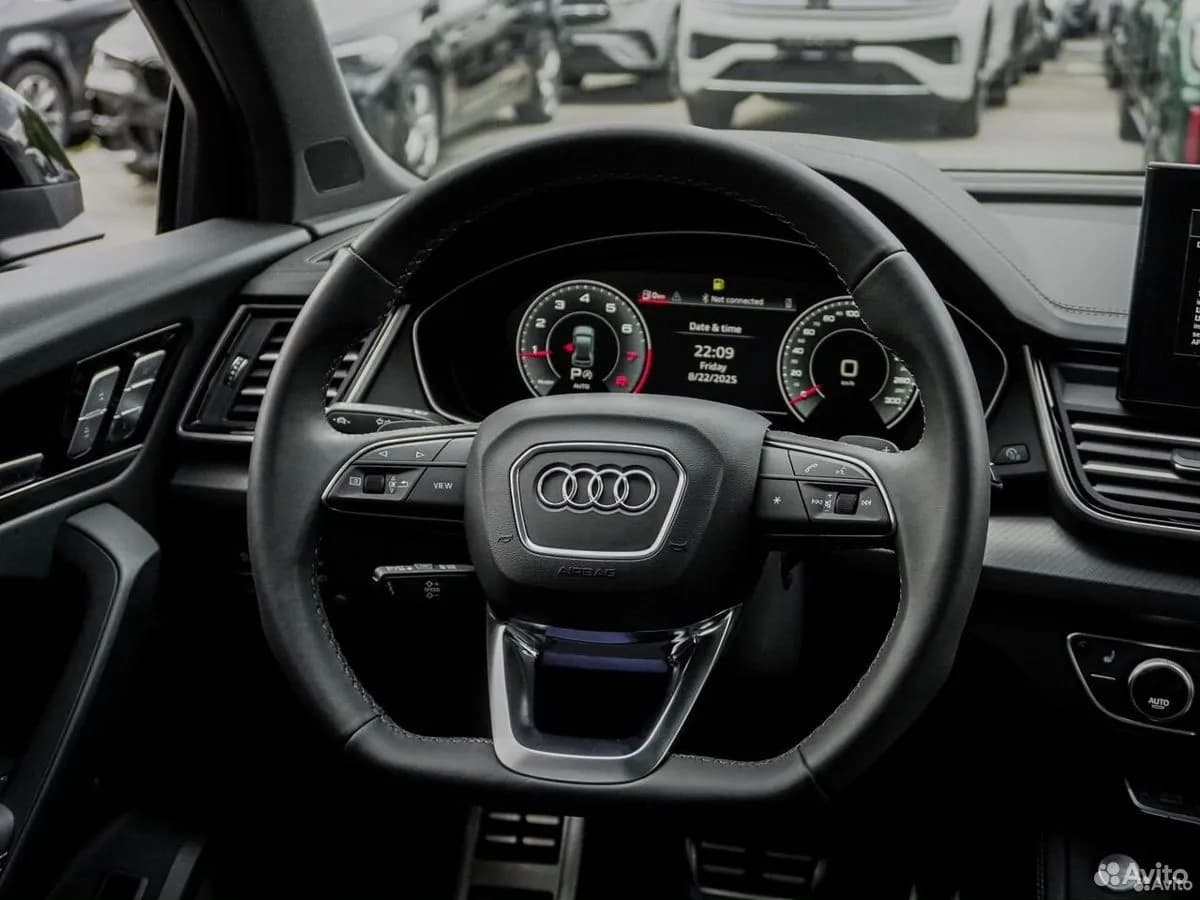 Audi Q5L — фото 31