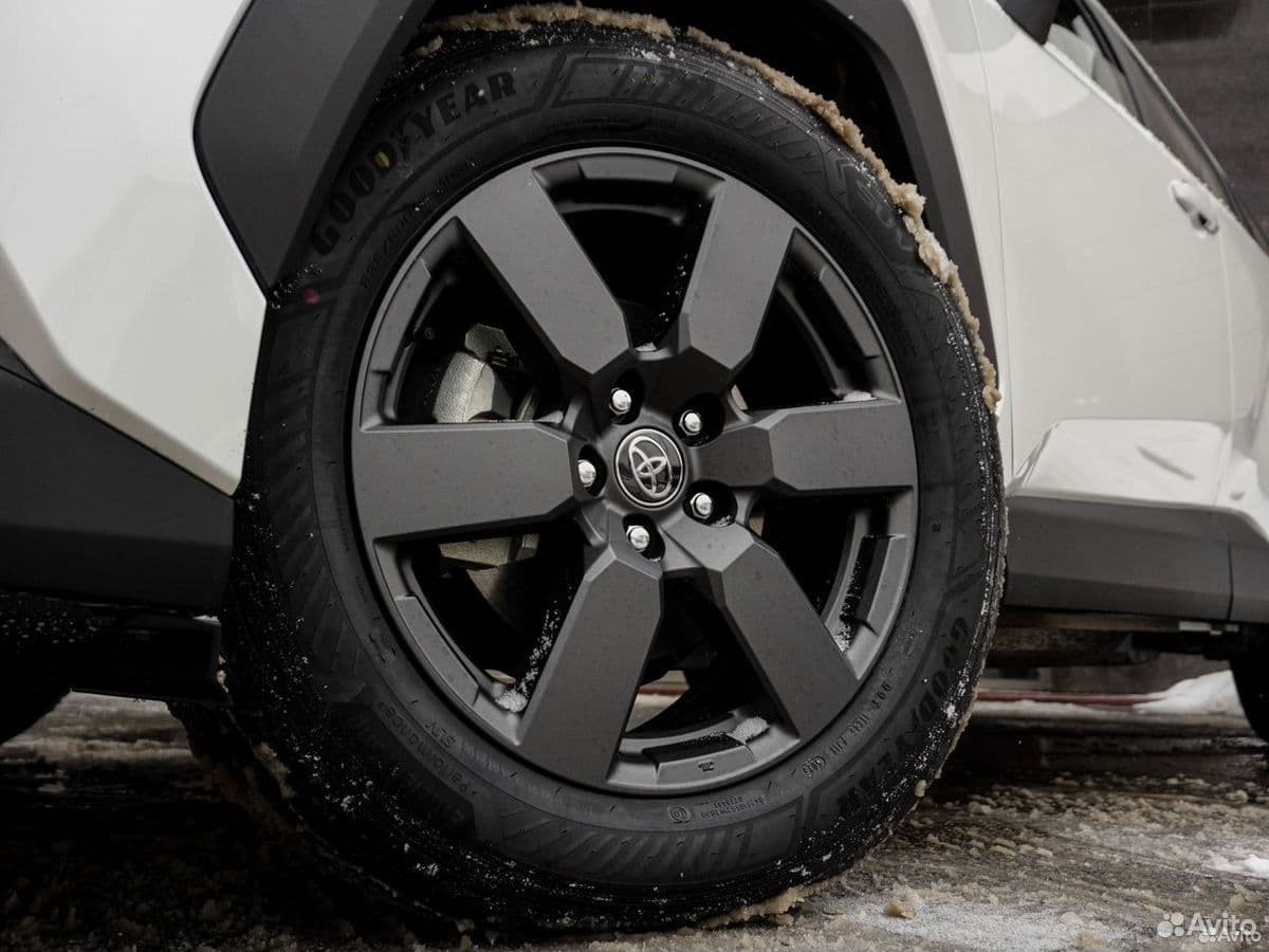 Toyota RAV4 — фото 11