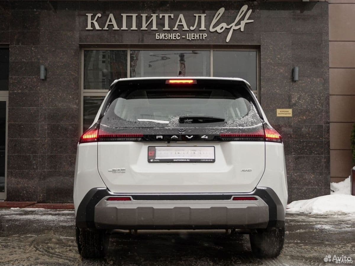 Toyota RAV4 — фото 7