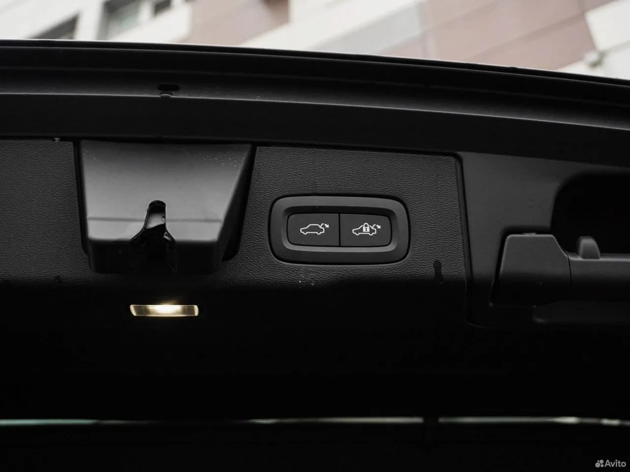 Volvo XC60 — фото 12