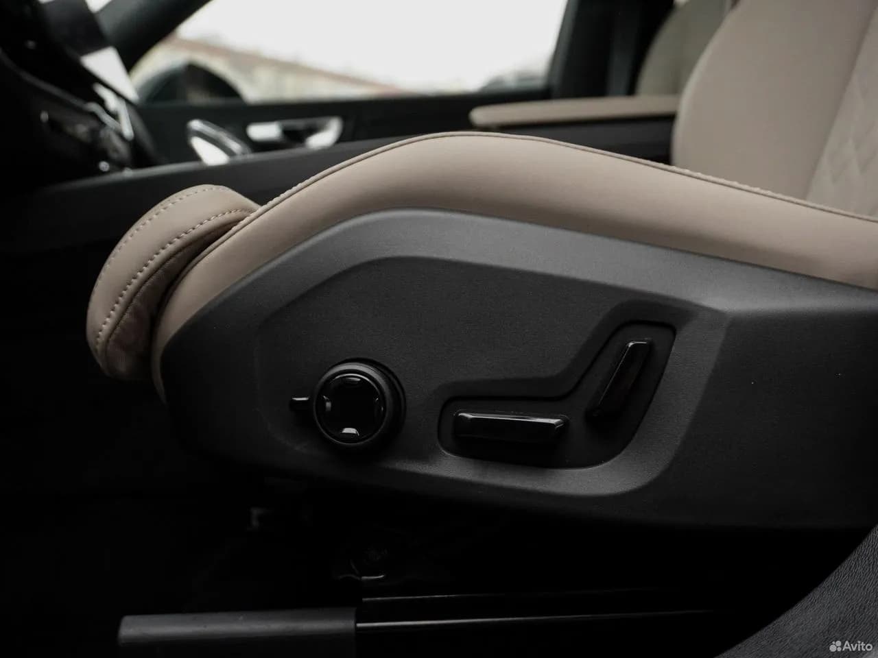 Volvo XC60 — фото 16