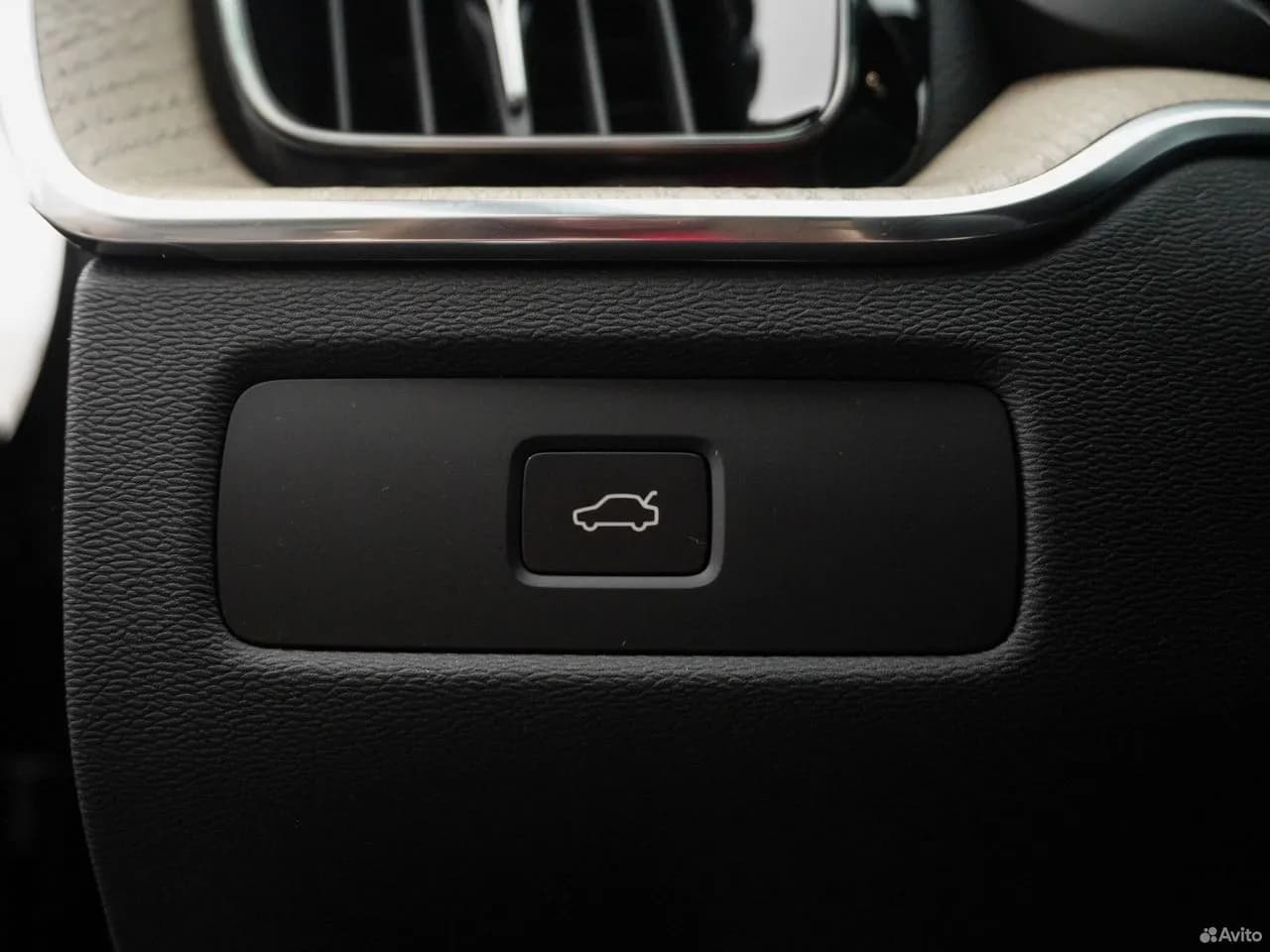 Volvo XC60 — фото 17
