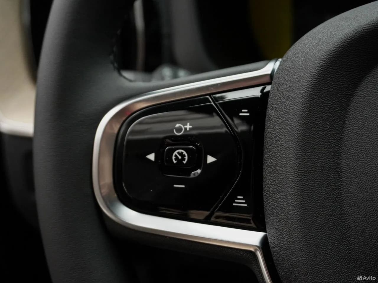Volvo XC60 — фото 19