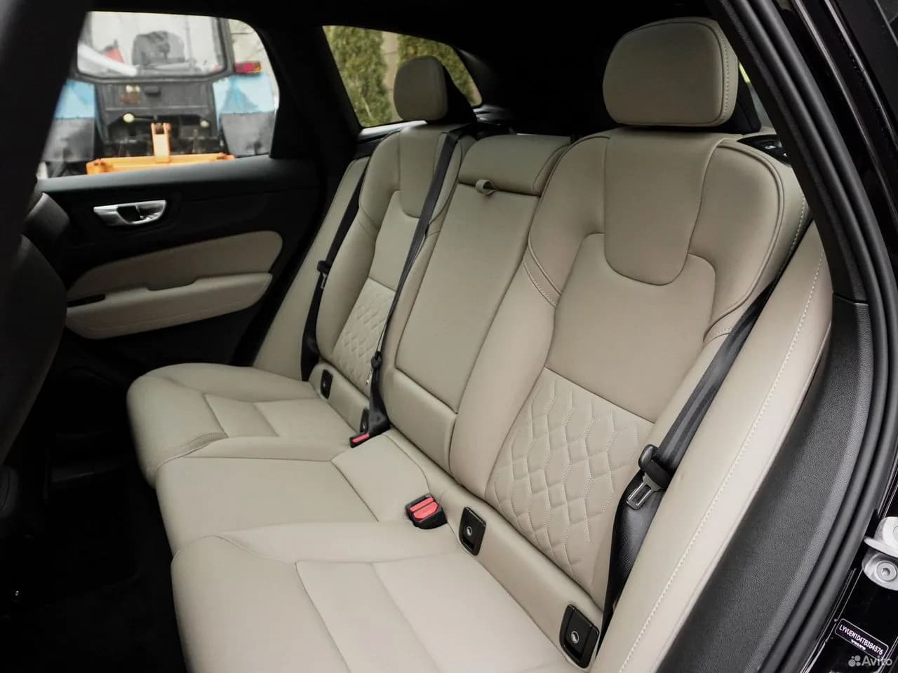 Volvo XC60 — фото 25
