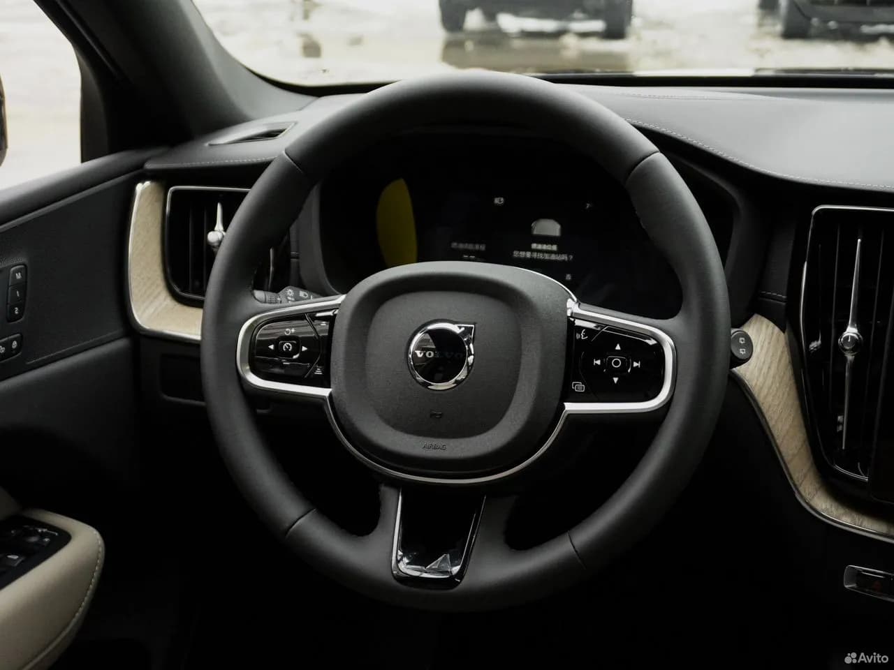 Volvo XC60 — фото 27
