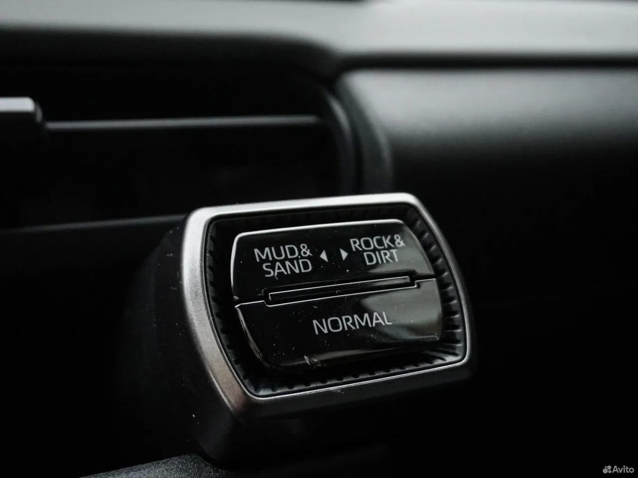 Toyota RAV4 — фото 17