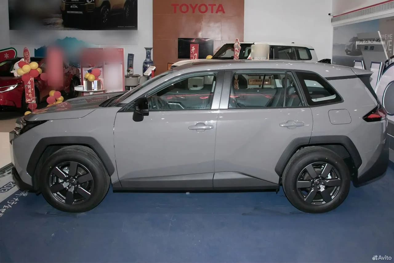 Toyota RAV4 — фото 4