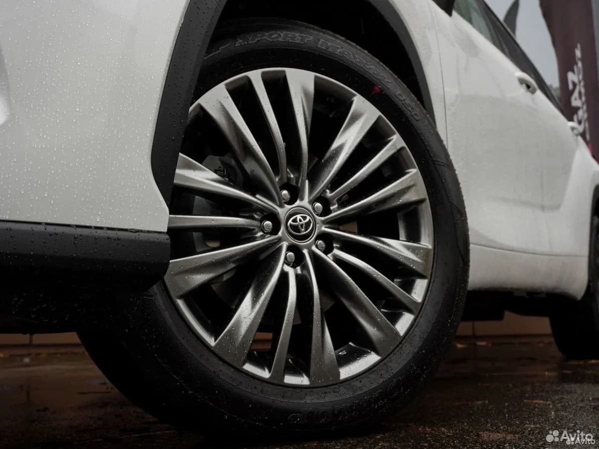 Toyota Highlander — фото 13