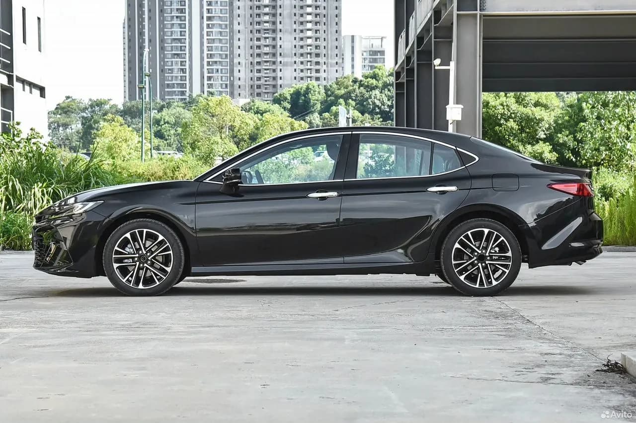 Toyota Camry — фото 4