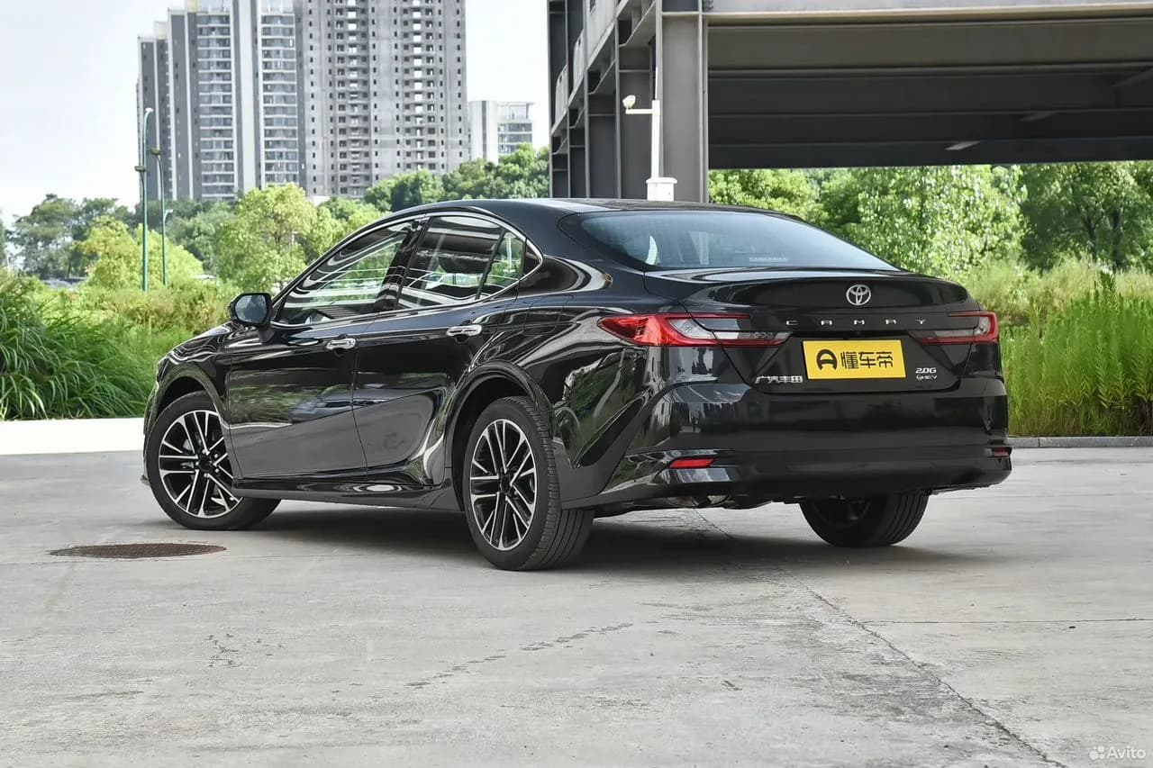 Toyota Camry — фото 5
