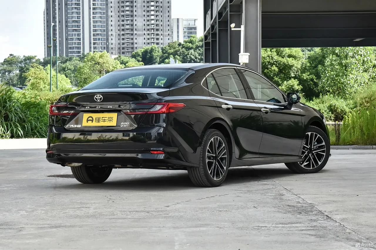 Toyota Camry — фото 7