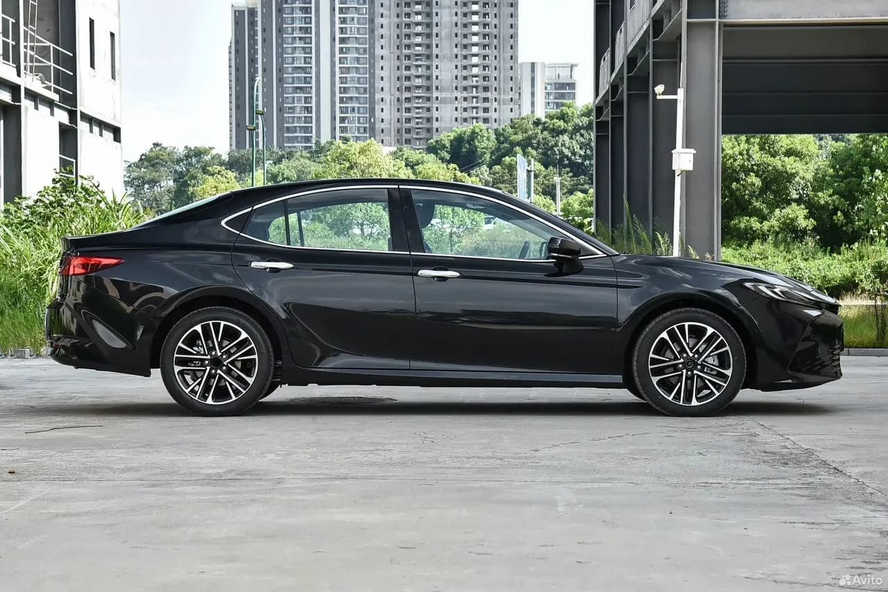 Toyota Camry — фото 8