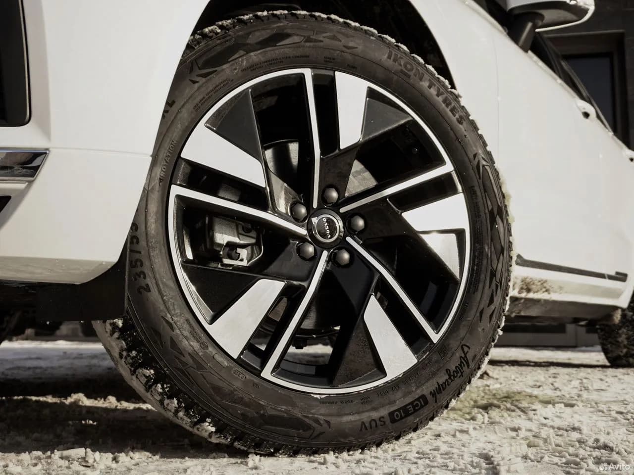 Volvo XC60 — фото 12