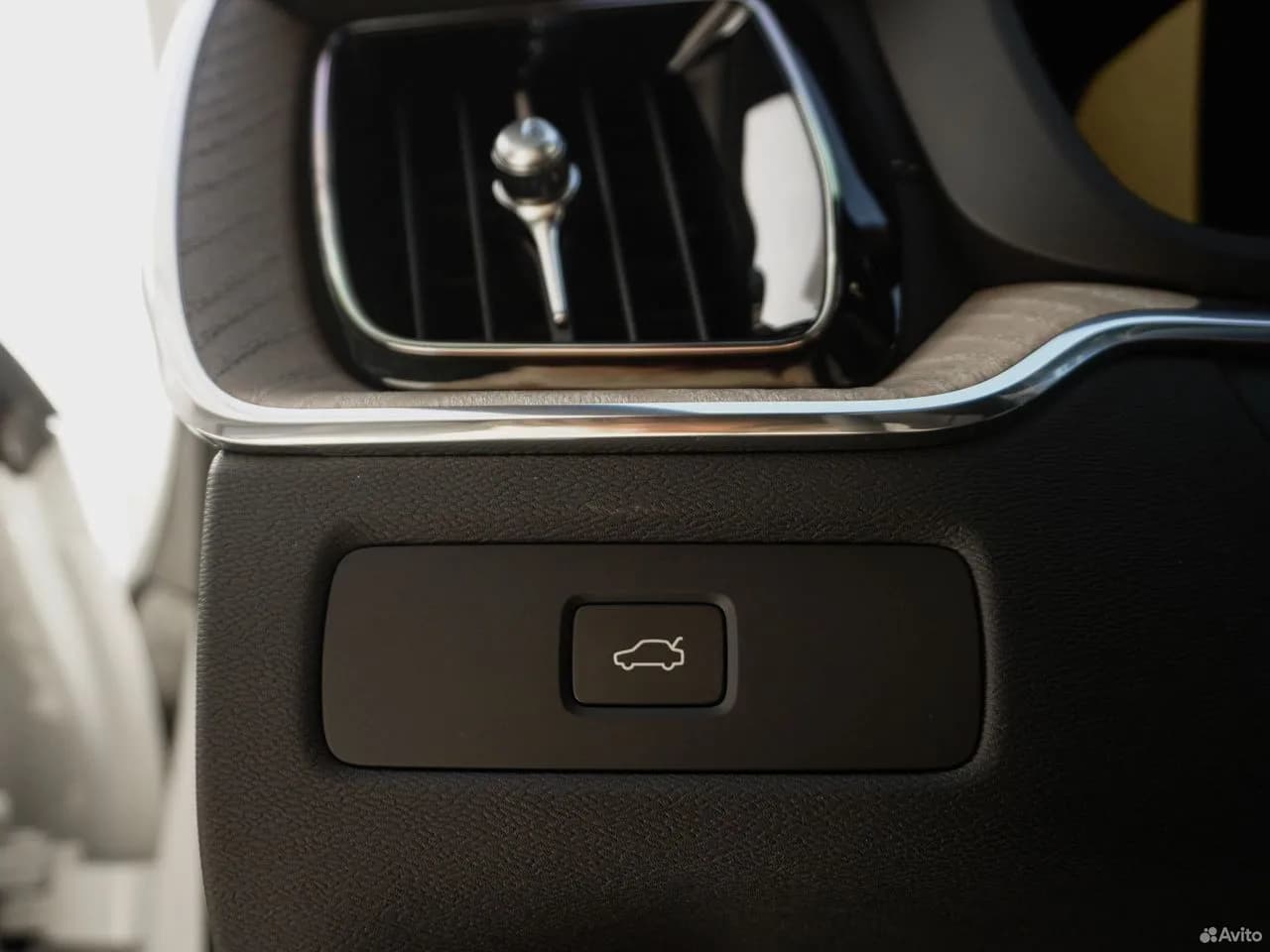 Volvo XC60 — фото 17