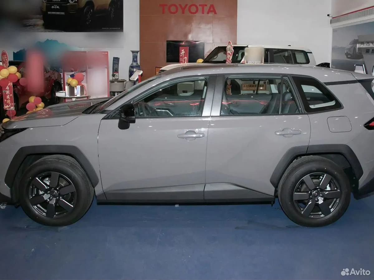 Toyota RAV4 — фото 4