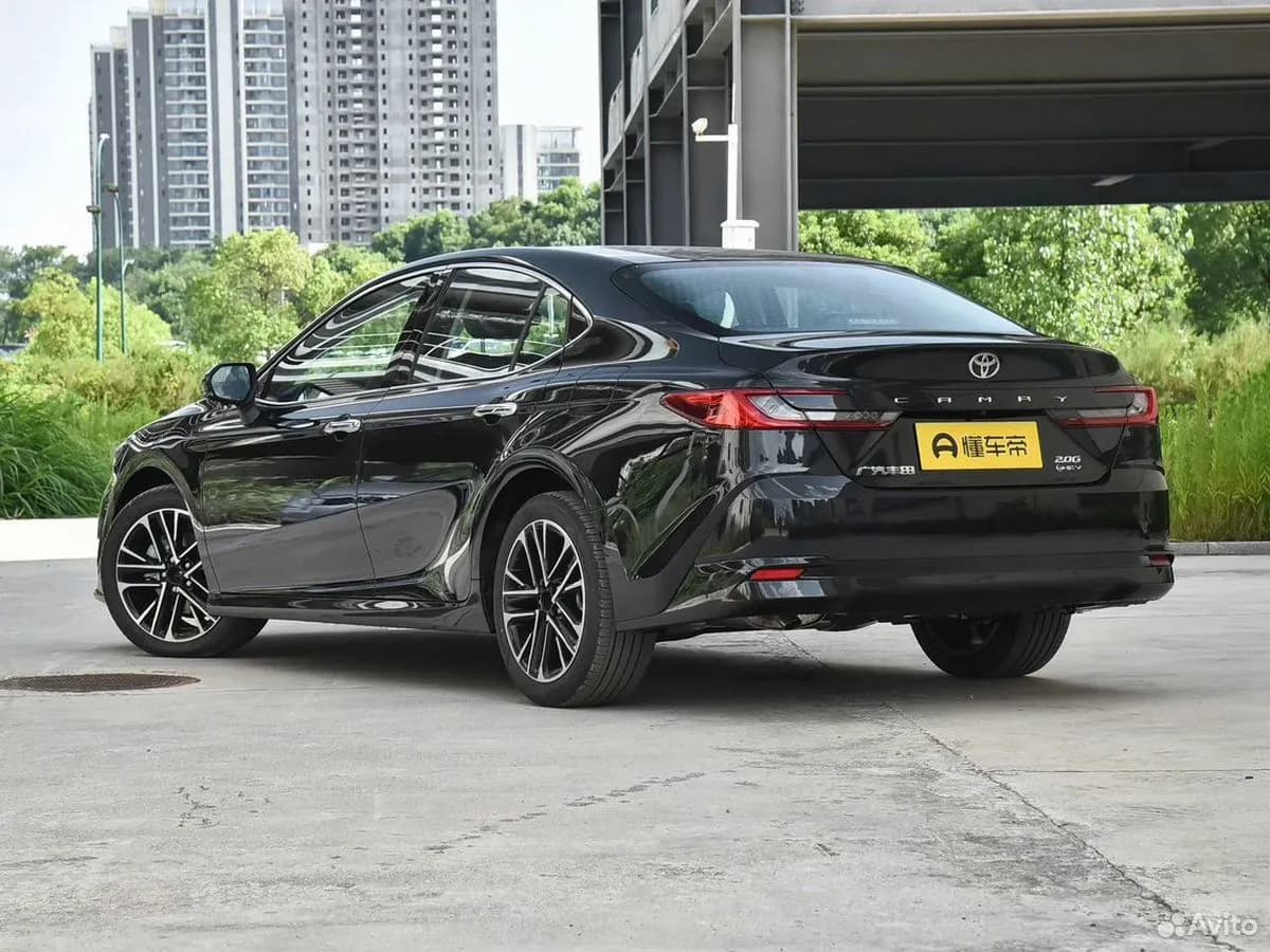 Toyota Camry — фото 5