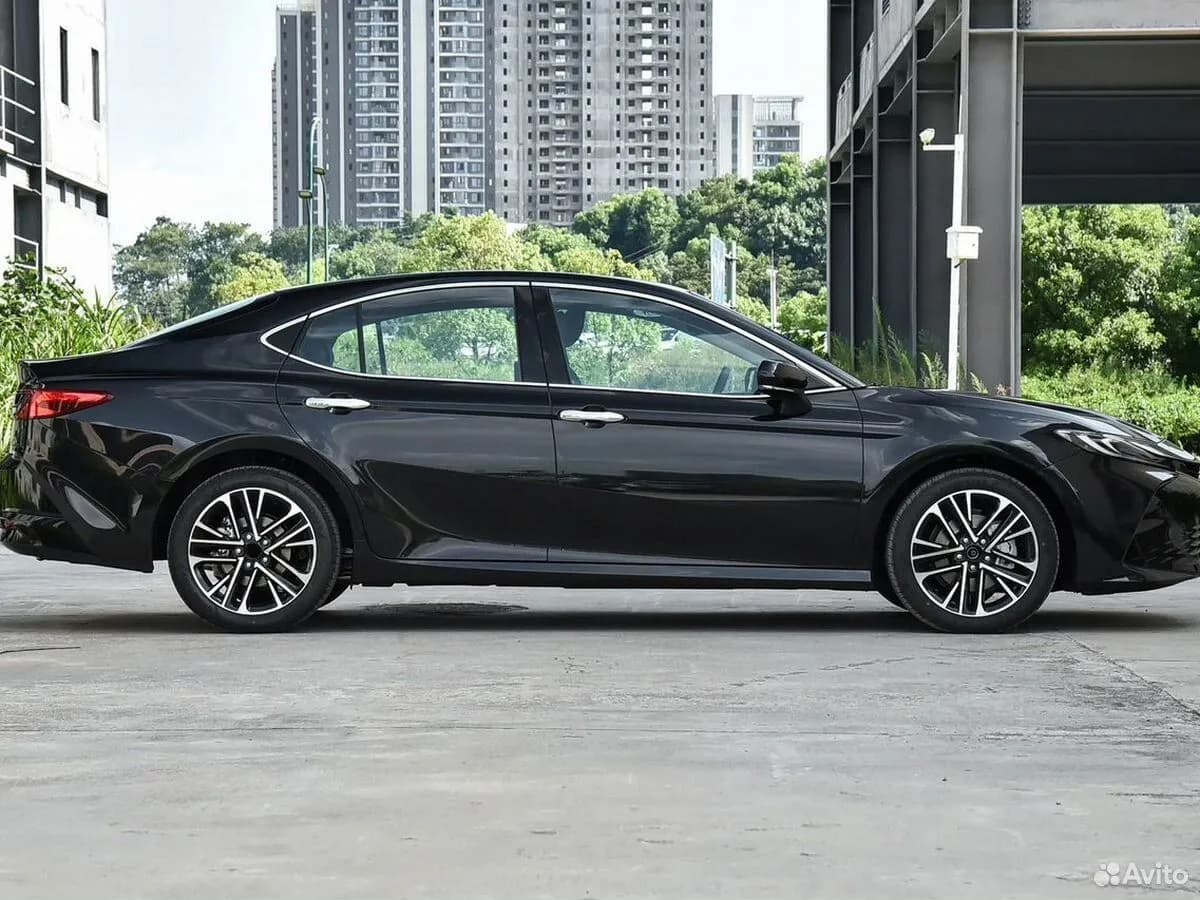 Toyota Camry — фото 8