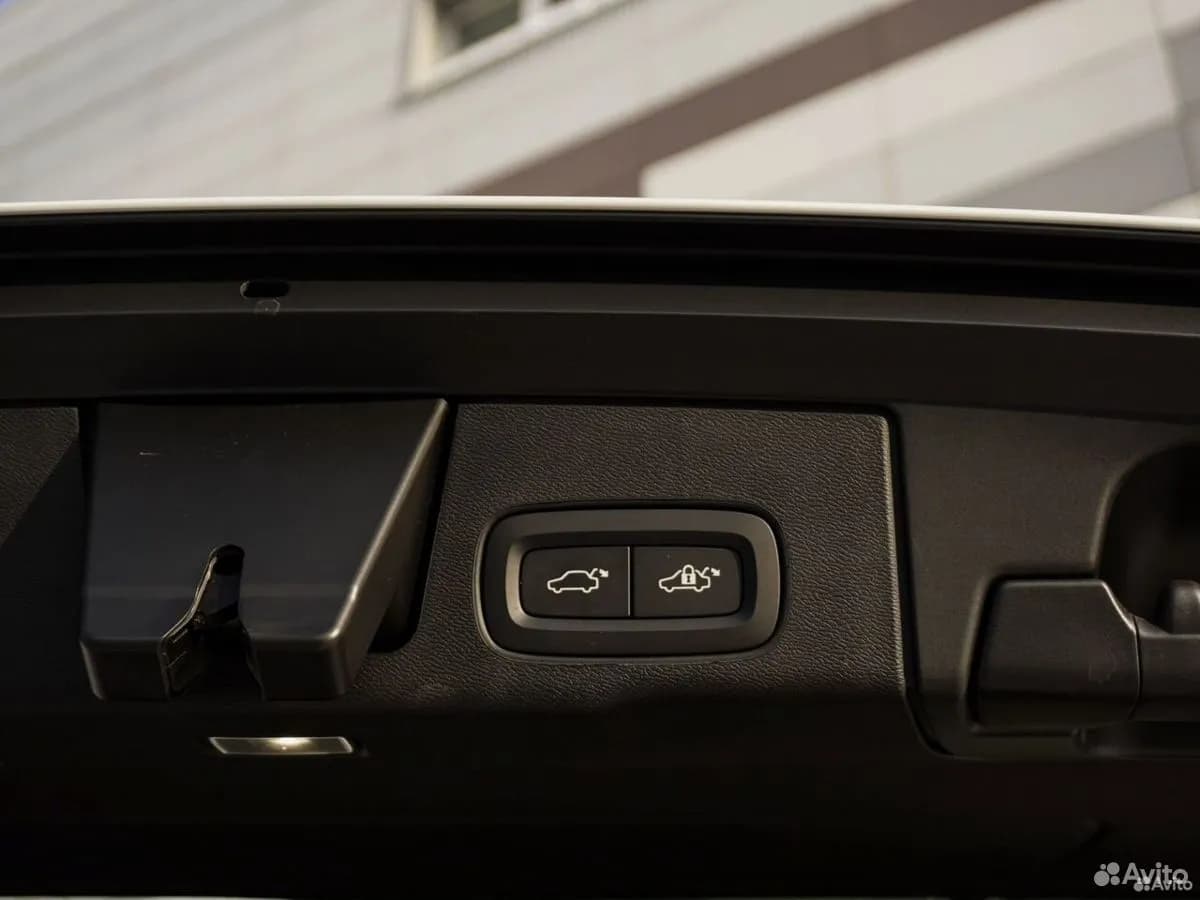 Volvo XC60 — фото 13