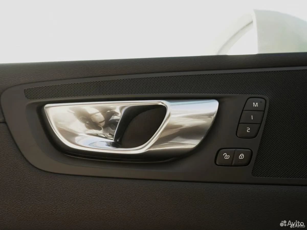 Volvo XC60 — фото 15