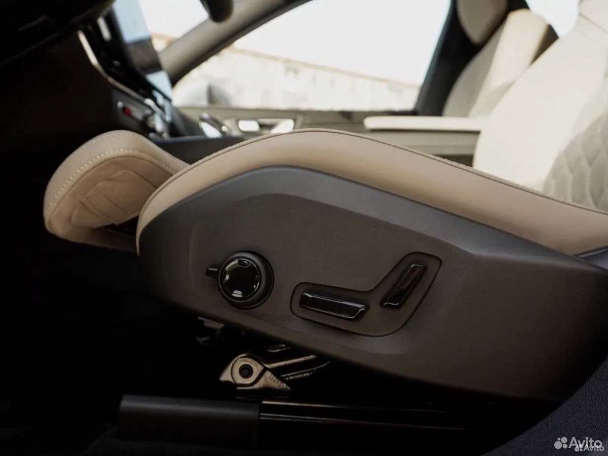 Volvo XC60 — фото 16