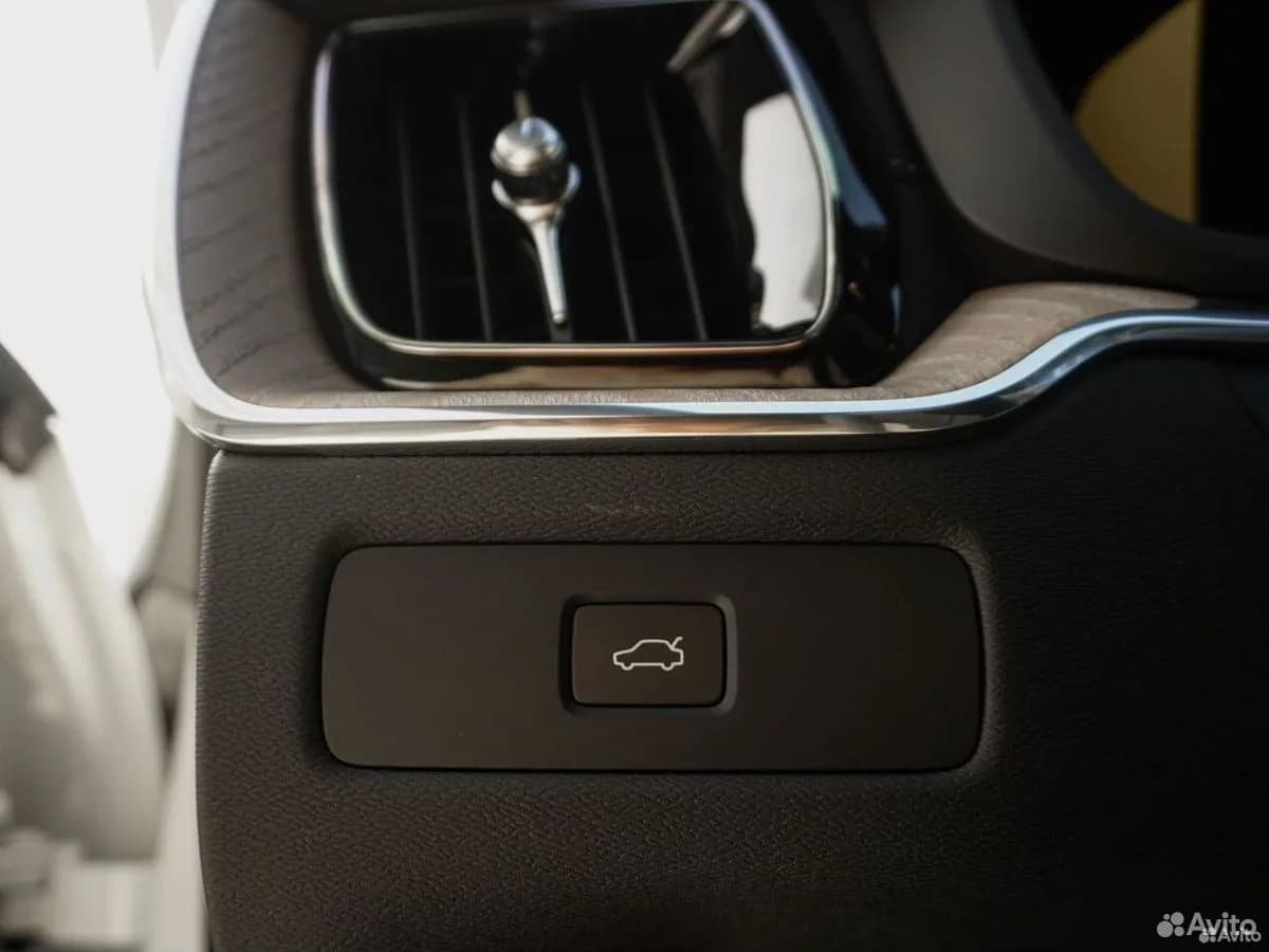 Volvo XC60 — фото 17