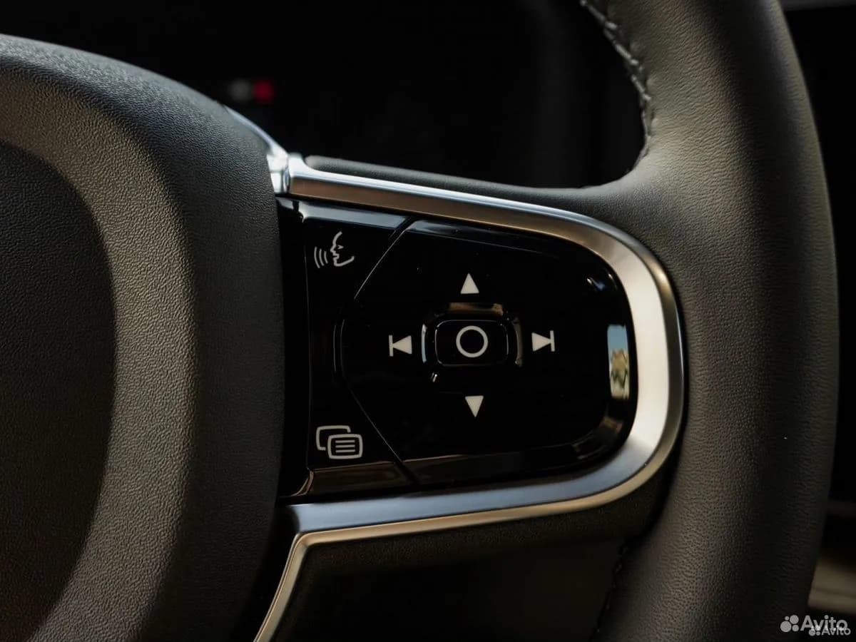 Volvo XC60 — фото 18