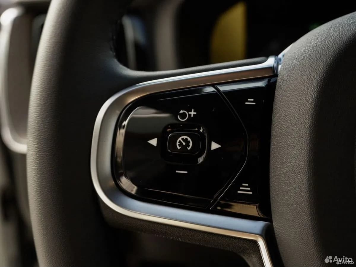 Volvo XC60 — фото 19