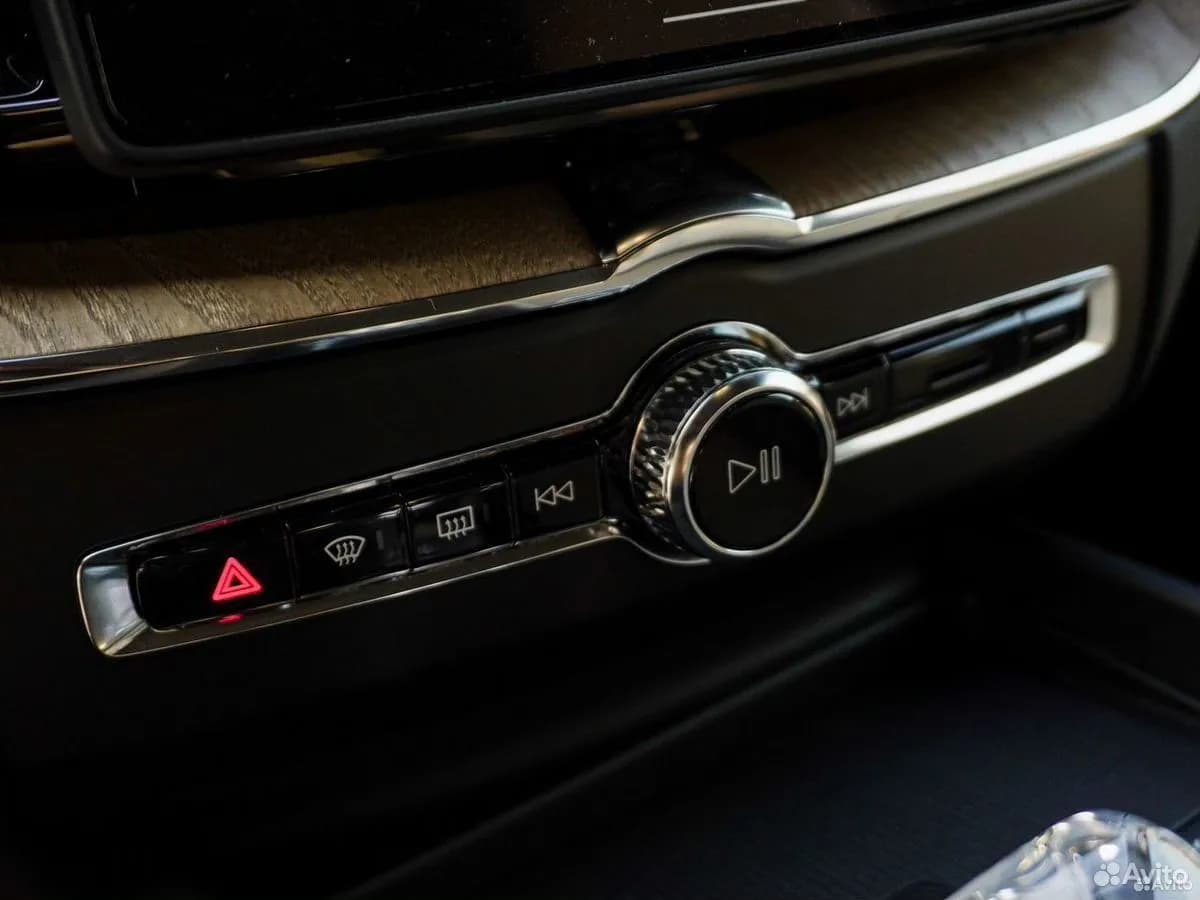 Volvo XC60 — фото 21