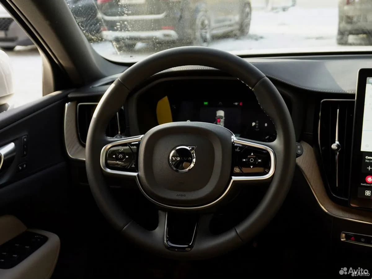 Volvo XC60 — фото 27