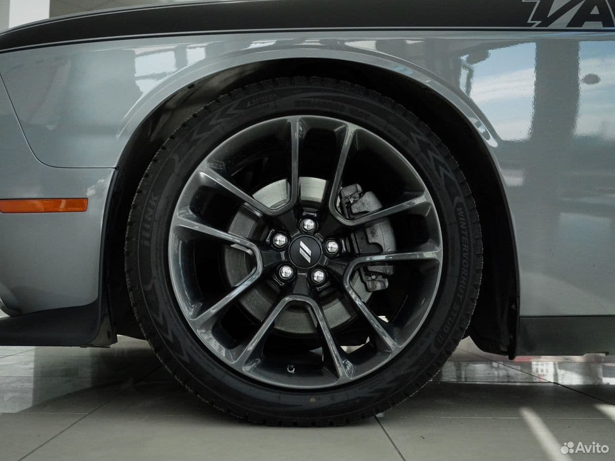Dodge Challenger — фото 7