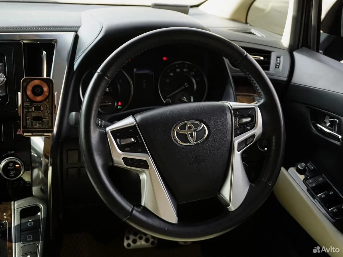 Toyota Alphard — фото 13
