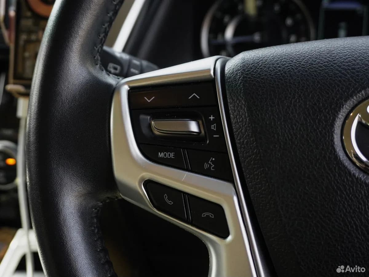 Toyota Alphard — фото 16