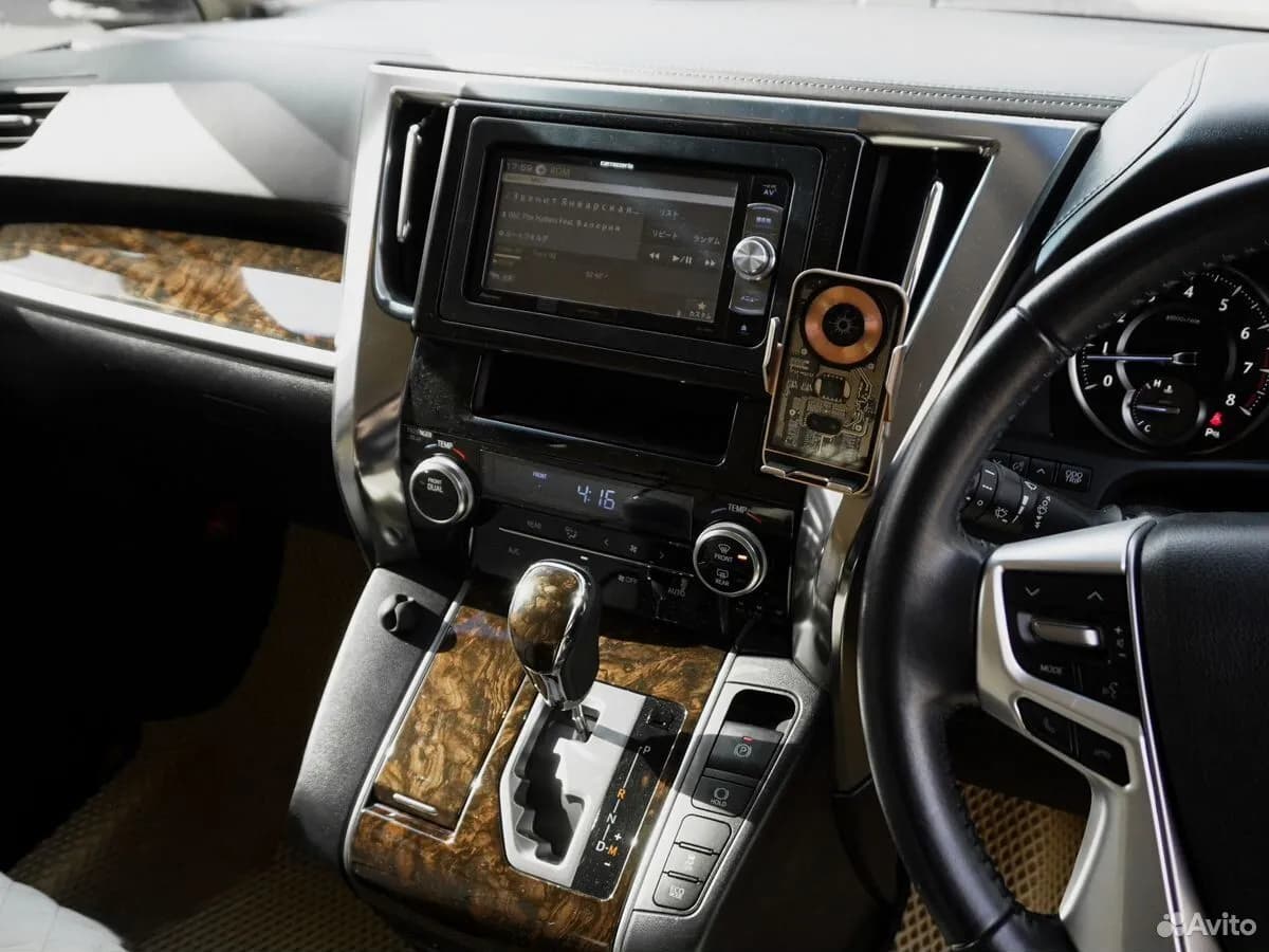Toyota Alphard — фото 17