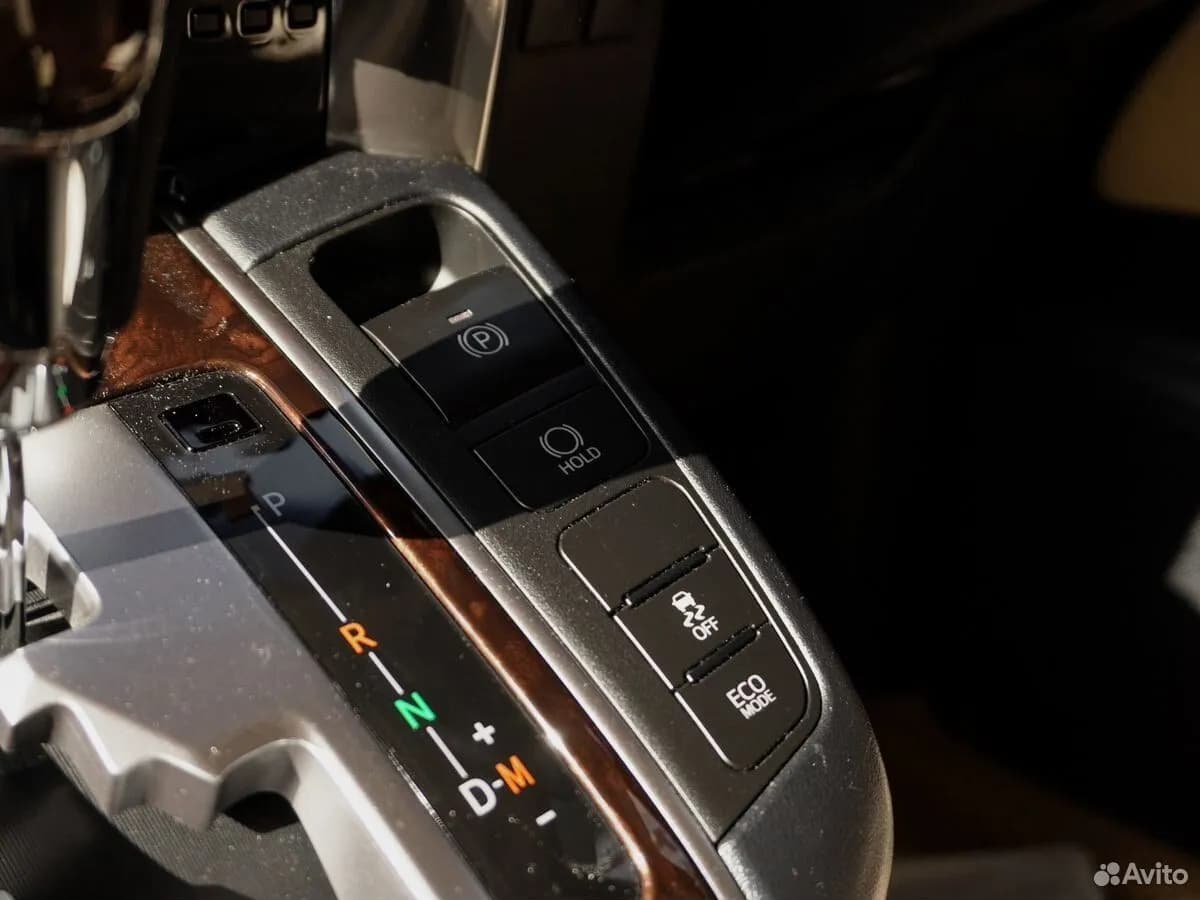Toyota Alphard — фото 23