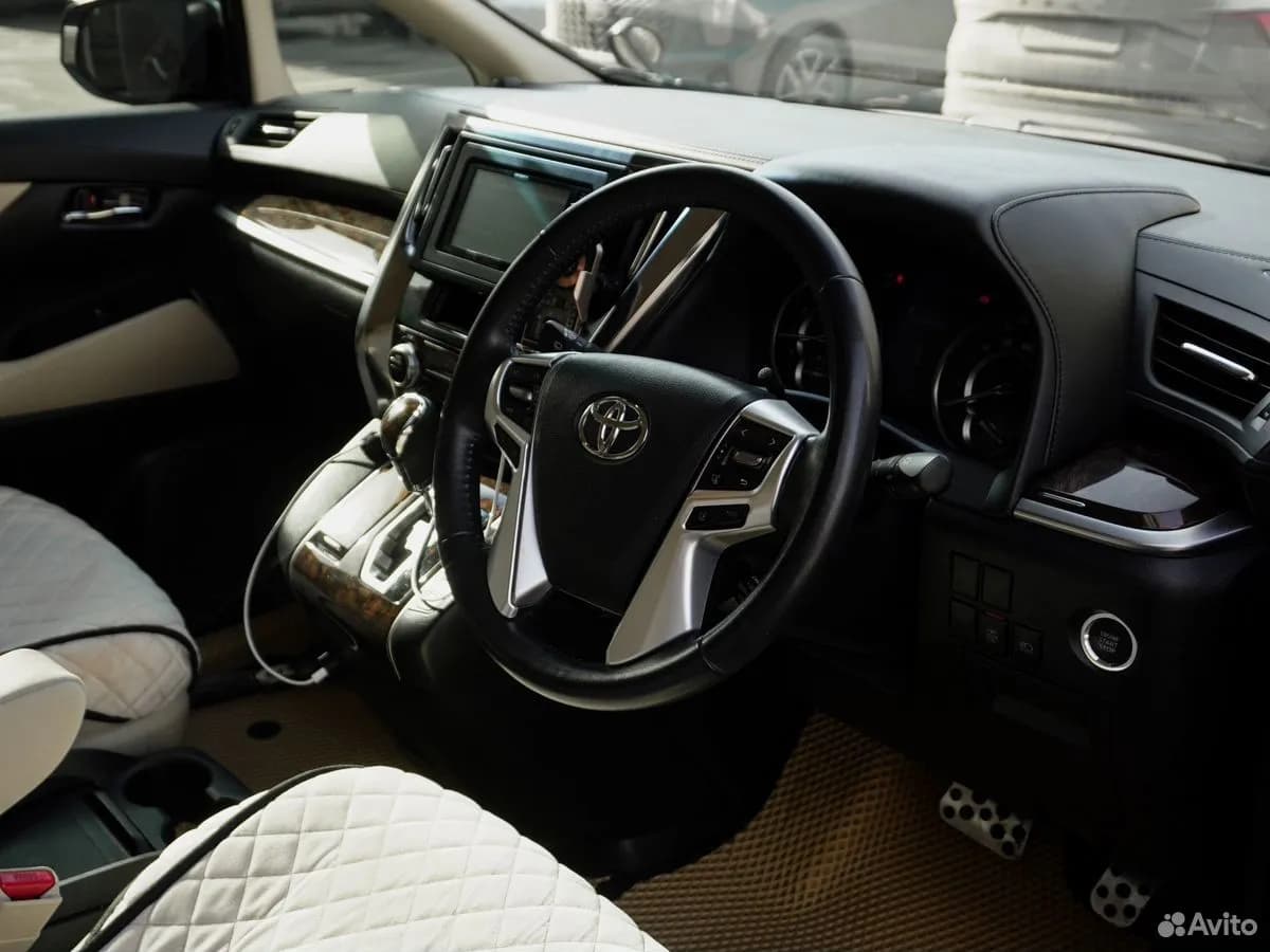 Toyota Alphard — фото 24