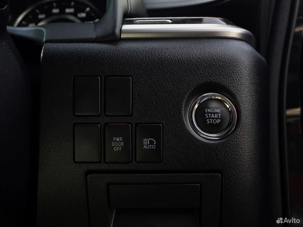 Toyota Alphard — фото 25