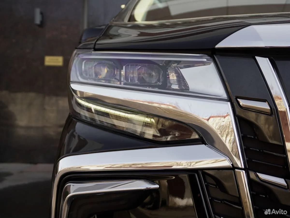 Toyota Alphard — фото 28