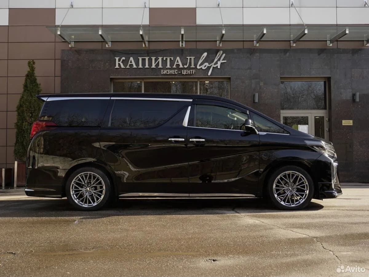 Toyota Alphard — фото 4