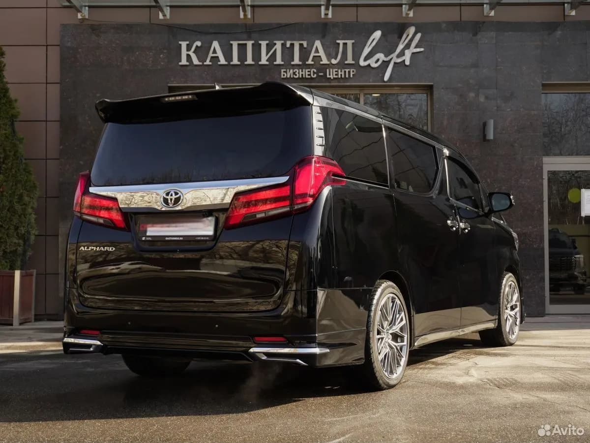 Toyota Alphard — фото 5
