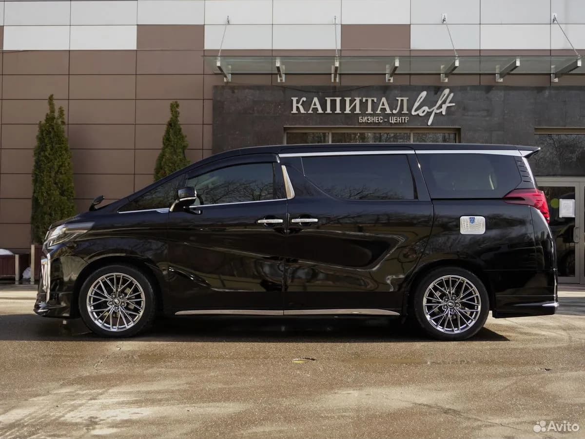 Toyota Alphard — фото 9